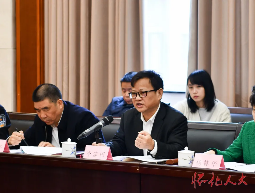 市人大代表评议建议办理工作会举行