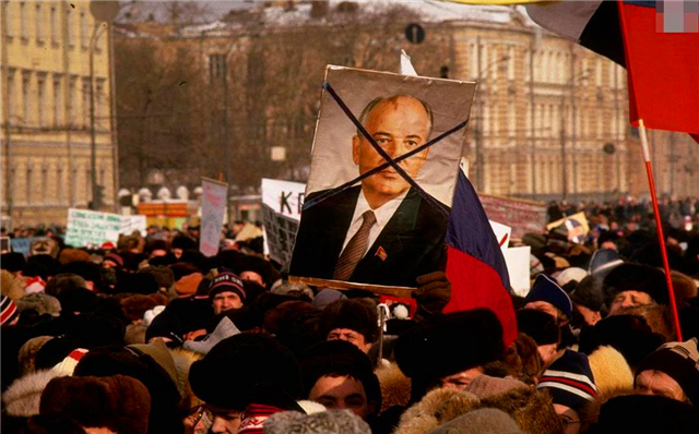 洪森明白：當美國開始獻殷勤的時候，背後肯定藏著一把刀