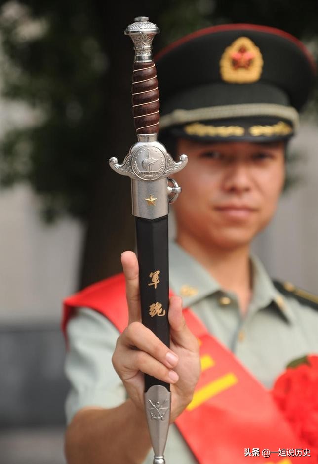 在部队中，如果拥有这3把佩剑，将是军人至高无上的荣誉