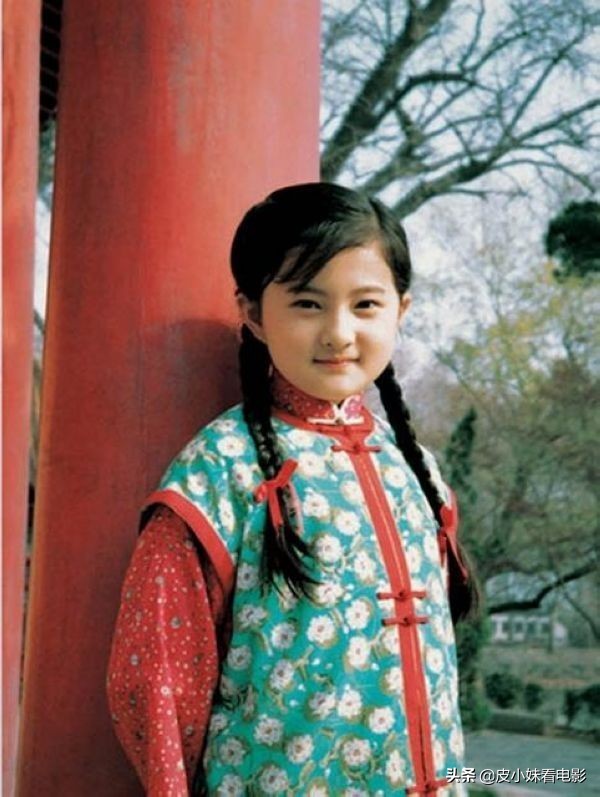 著名童星金銘：9歲爆紅成團(tuán)寵、在巔峰時(shí)退圈，她都經(jīng)歷了什么？