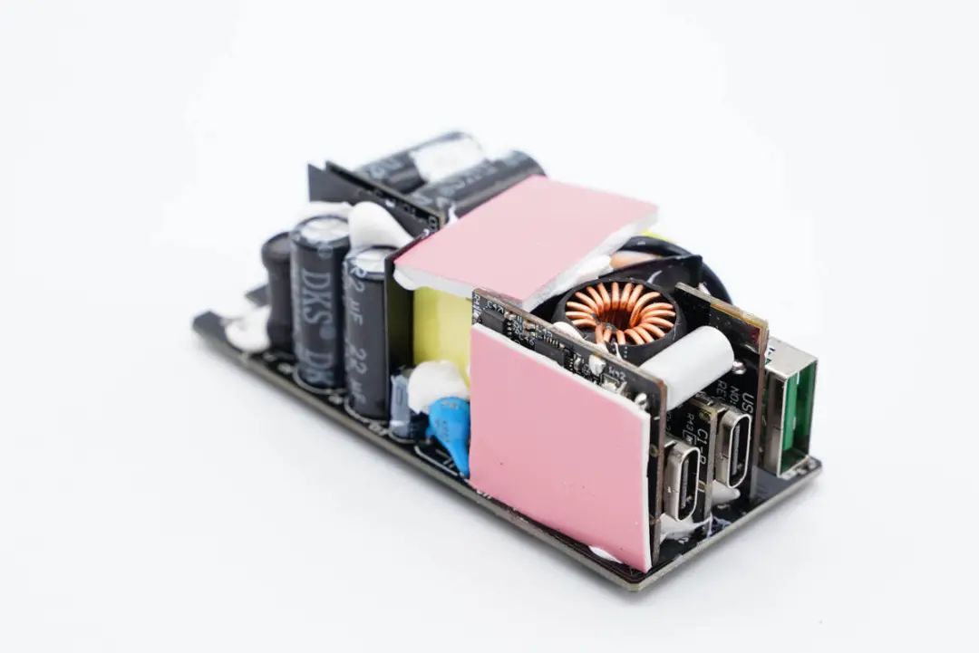 加油中国芯！拆解一款国产GaN器件的65W氮化镓快充