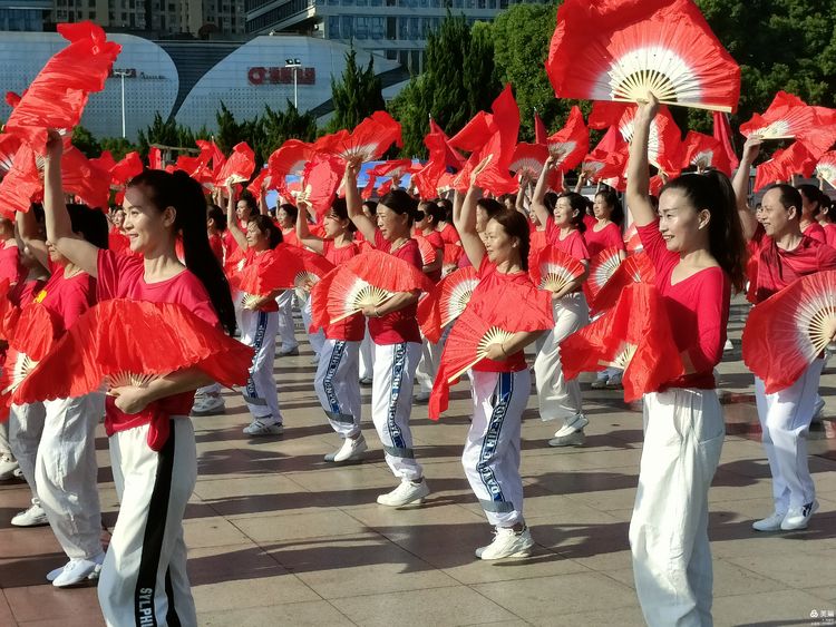 舞动湘潭”万人同跳大型排舞展演湘潭主会场启动活动圆满成功