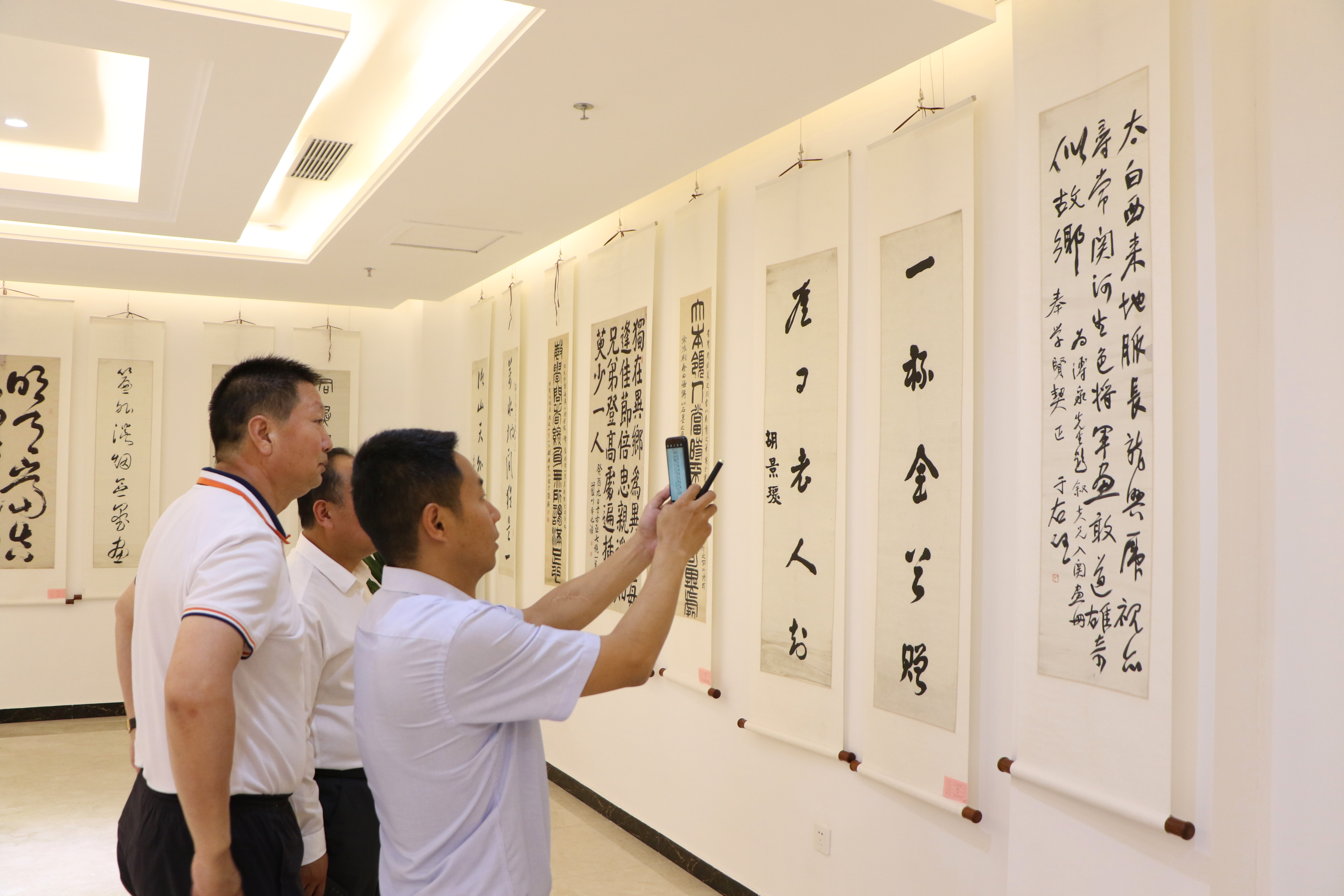 省委黨校甘肅行政學院舉行新圖書和文化館開館暨館藏書畫展開展儀式