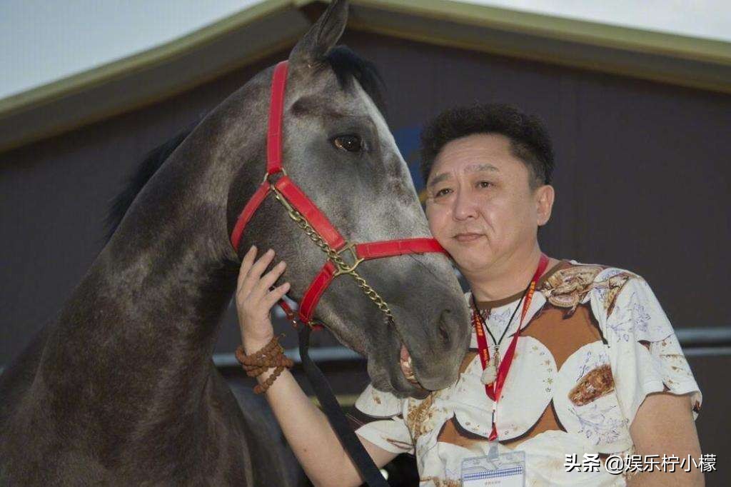 都跟你于谦大爷学会了！德云社李鹤东刚开酒馆，孙越也要直播卖酒