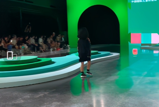 張亮二胎女兒長大了！ 5歲盡顯超模範，和天天合體拍雜誌氣場十足