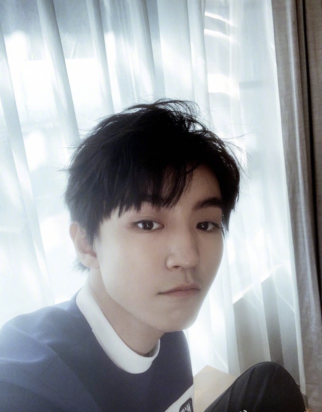 " 1921 " the road is appeared, wang Junkai wears outfit of student of the Republic of China yawn is ceaseless, liu Hao Ran dresses up gent