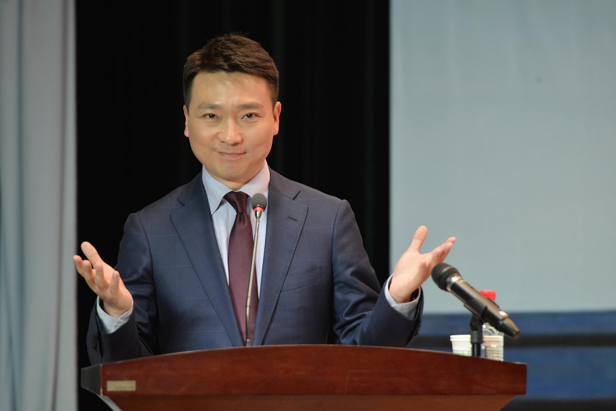 没房、没车、没孩子，康辉与老婆结婚多年，恩