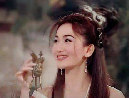 “不老女神”温碧霞新剧曝光，太妃一角引争议