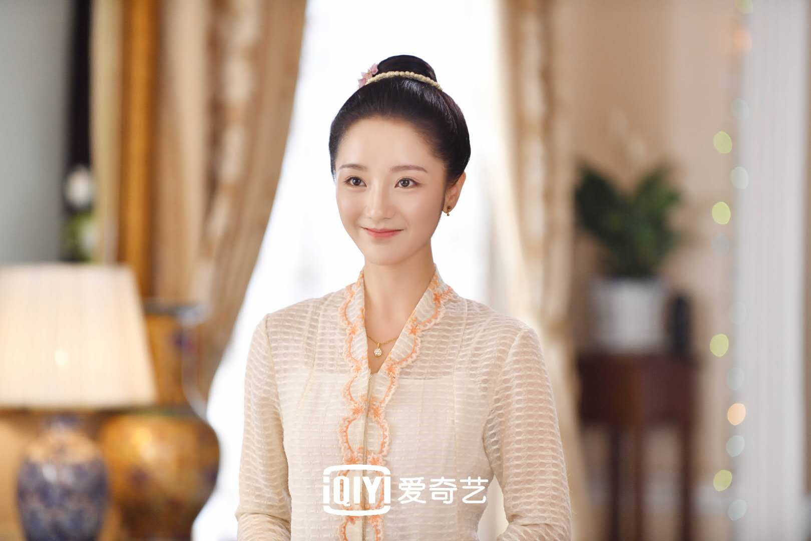 《小娘惹》连日开启霸屏模式，一人分饰两角肖