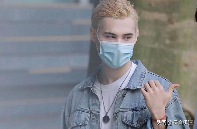 Profit way is repaired think oneself are washed out, corners of the mouth shows a smile, it is empty shakes one gun only south Zhou Zhen unexpectedly