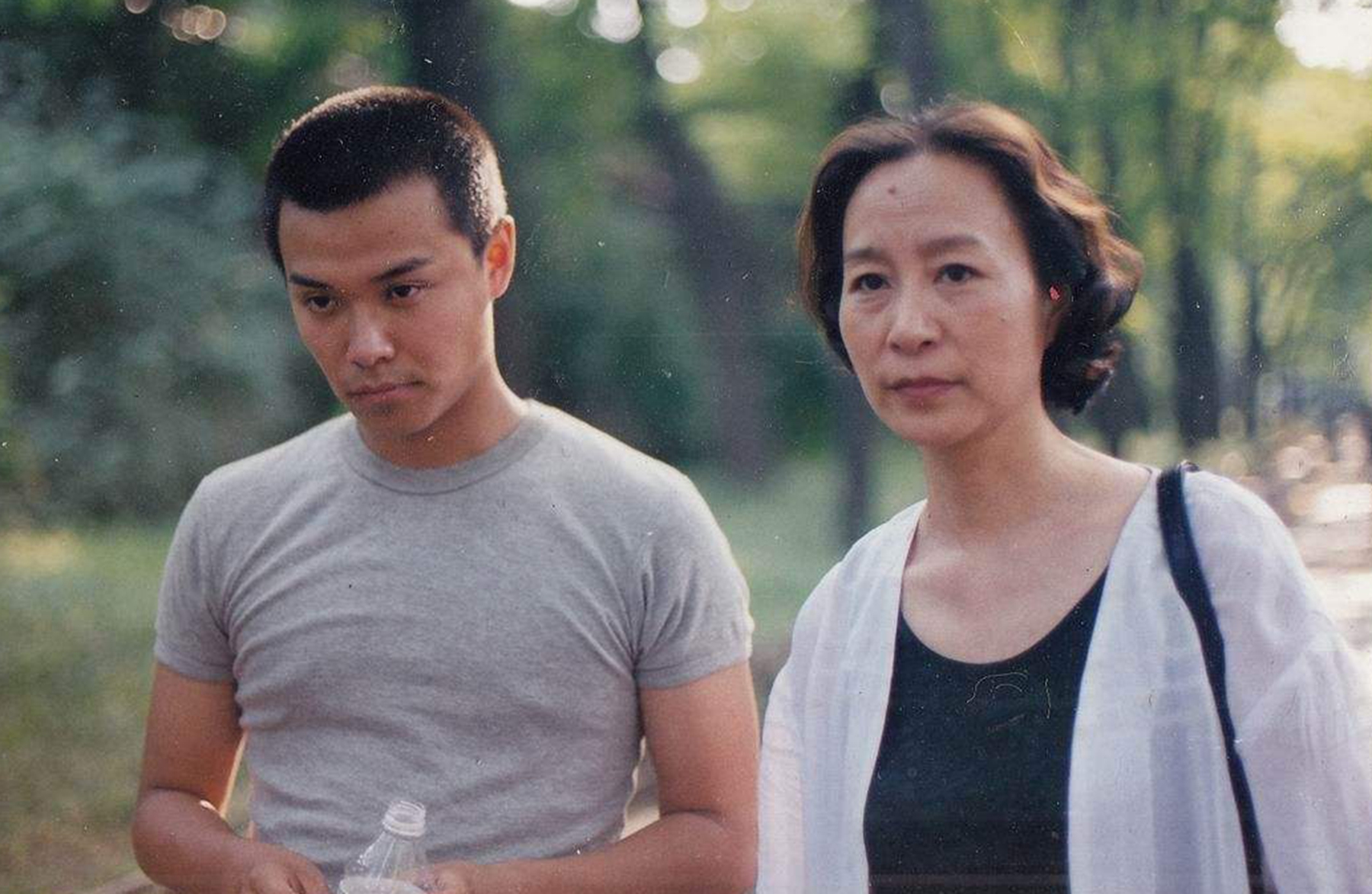 她是国家一级演员，39岁高龄产子后遭抛弃，现今