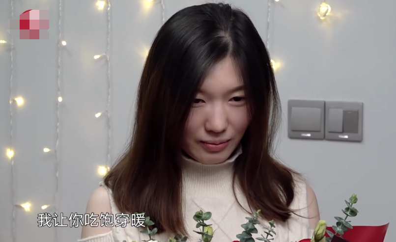 目睹别人求婚，贾乃亮悲喜交加掩面而泣，你值得拥有更好的幸福