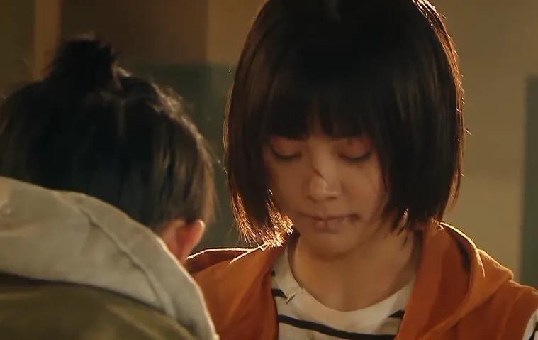 Be pressed below the body by Ma Jiaqi, who notices posture of department of Xie Keyin leg? Good actor be clear at a glance