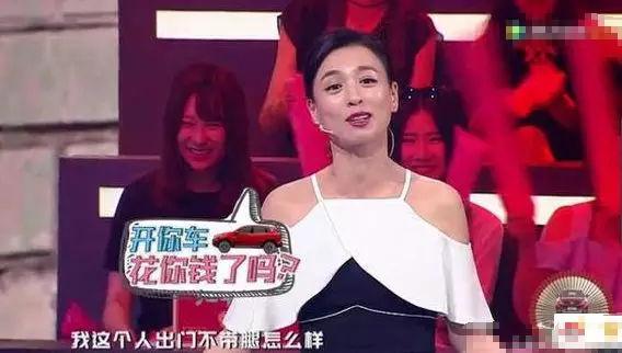 吴奇隆夫妻合体带娃，面容沧桑显老，网友：这