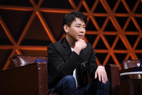 舞台|周传雄重返舞台被新人点评引争议 “情歌教父”这些年到底经历了什么