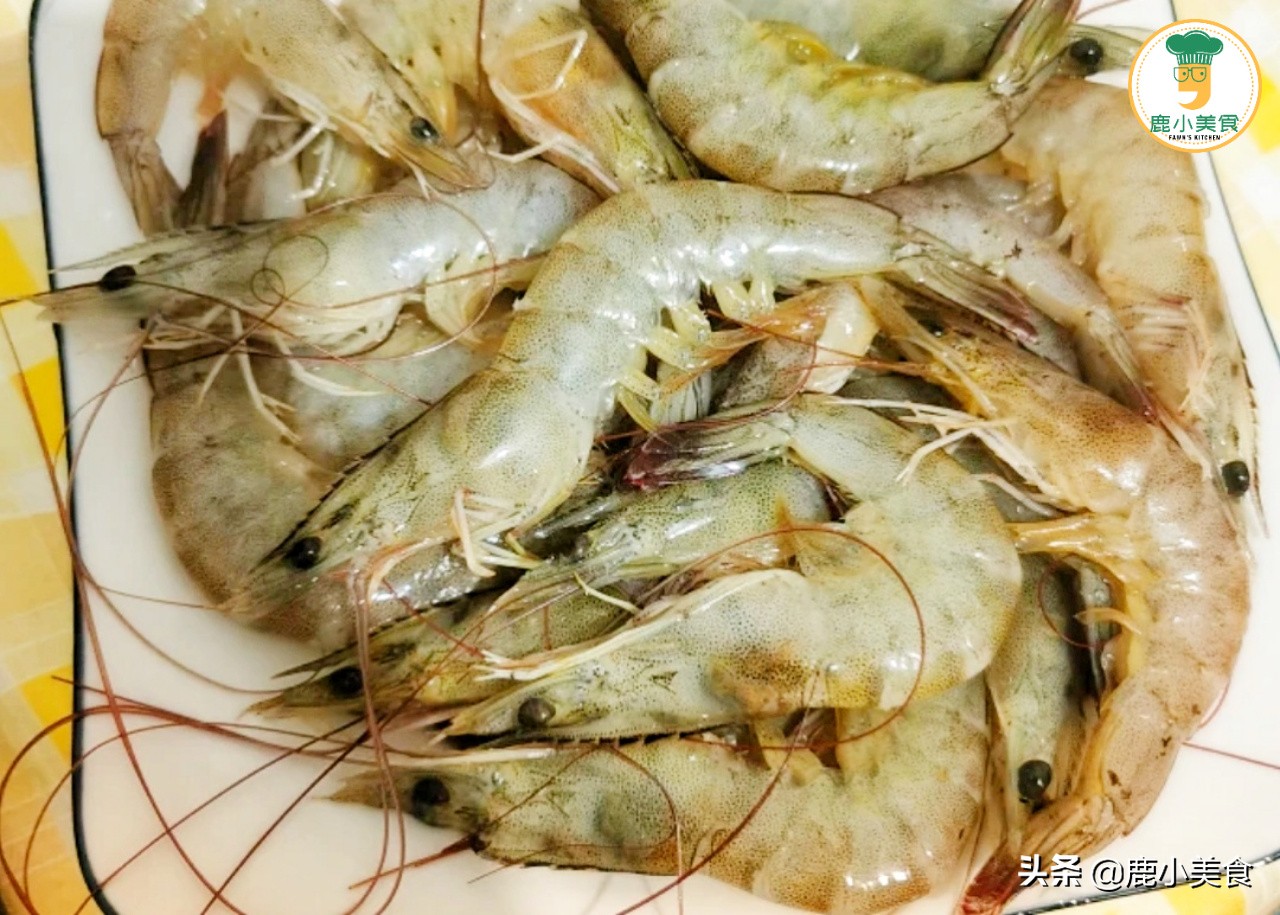 春節待客，寓意“紅紅火火”的油燜大蝦，紅亮喜慶，酥嫩美味