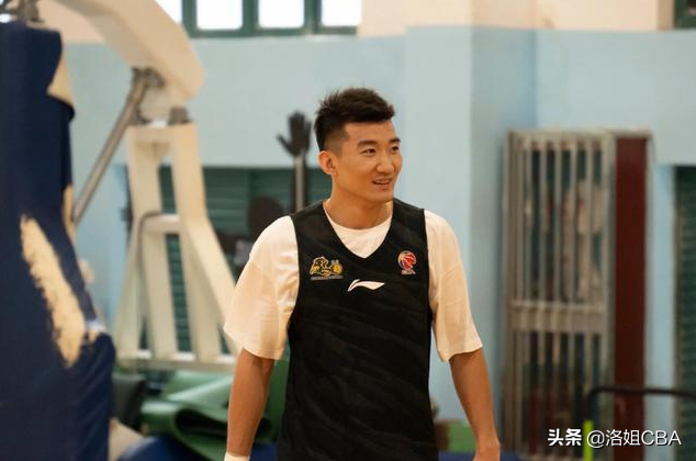CBA三消息：广东补充两位强援，孙铭徽首发战同曦，许钟豪成射手