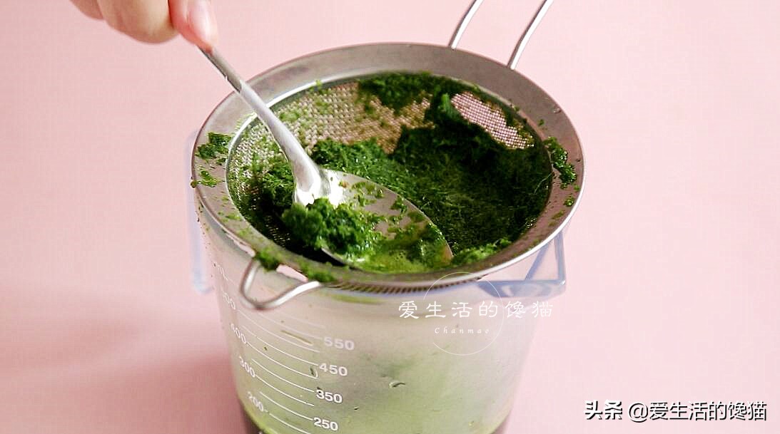 自制斑斓千层糕，Q弹爽口，颜色不发黄，秘诀在于这一步