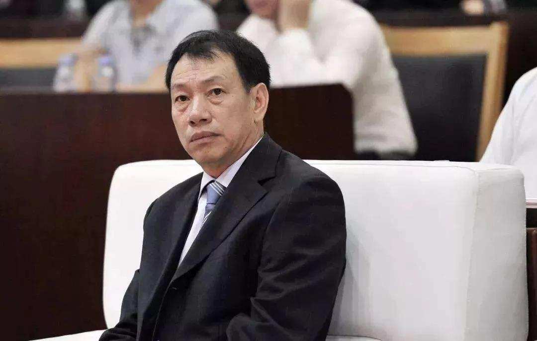 福建穷小子，小学没毕业，逆袭成福州首富，身家580亿却偷税