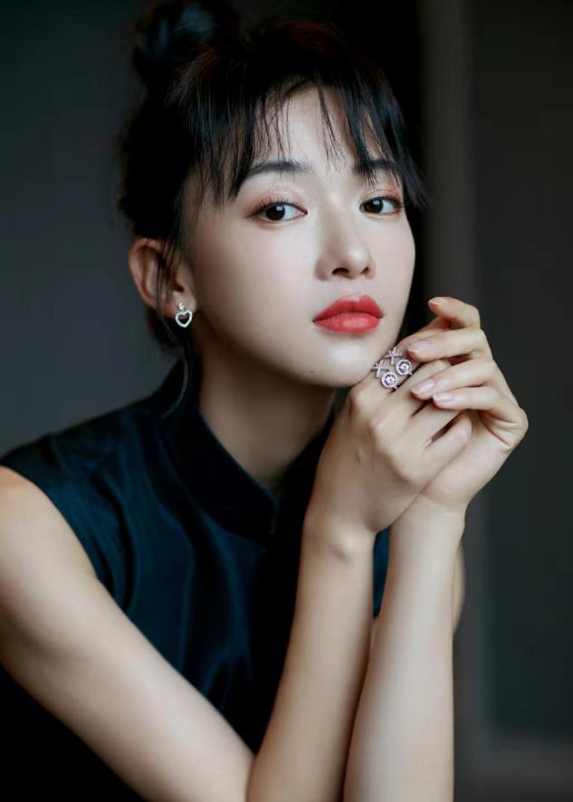 有种“惊艳”叫长胖的吴谨言，别人以瘦为美，她反而胖回颜值巅峰