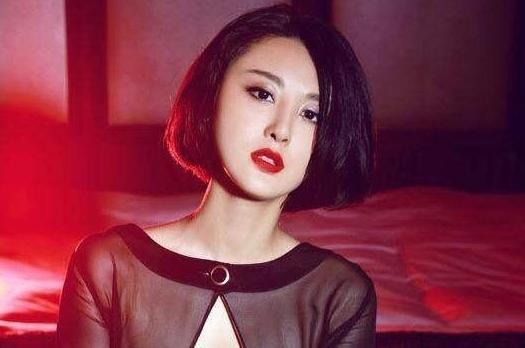 她曾是范冰冰“裸替”，拍激情戏时一丝不挂，