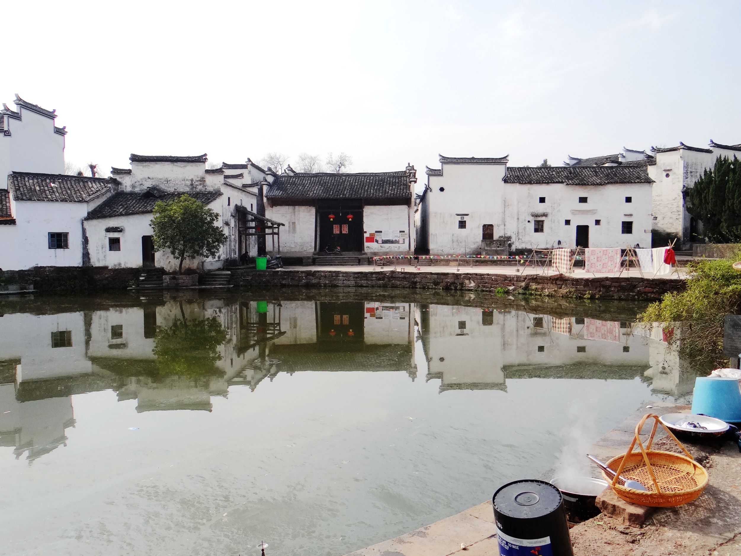 诸葛八卦村构建神奇，后世子孙多以医药为业，这是为了什么原因？
