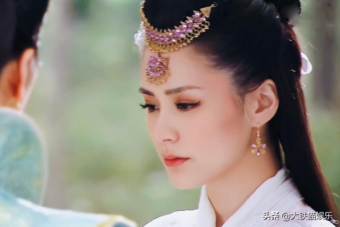 被造型师偏爱的“额饰”，某些剧女演员人均好