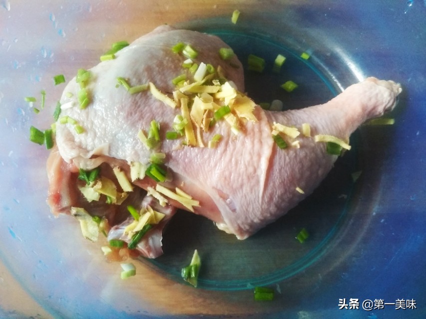 厨师长分享：三黄鸡 家常做法，鸡肉鲜嫩好吃 又爽滑！
