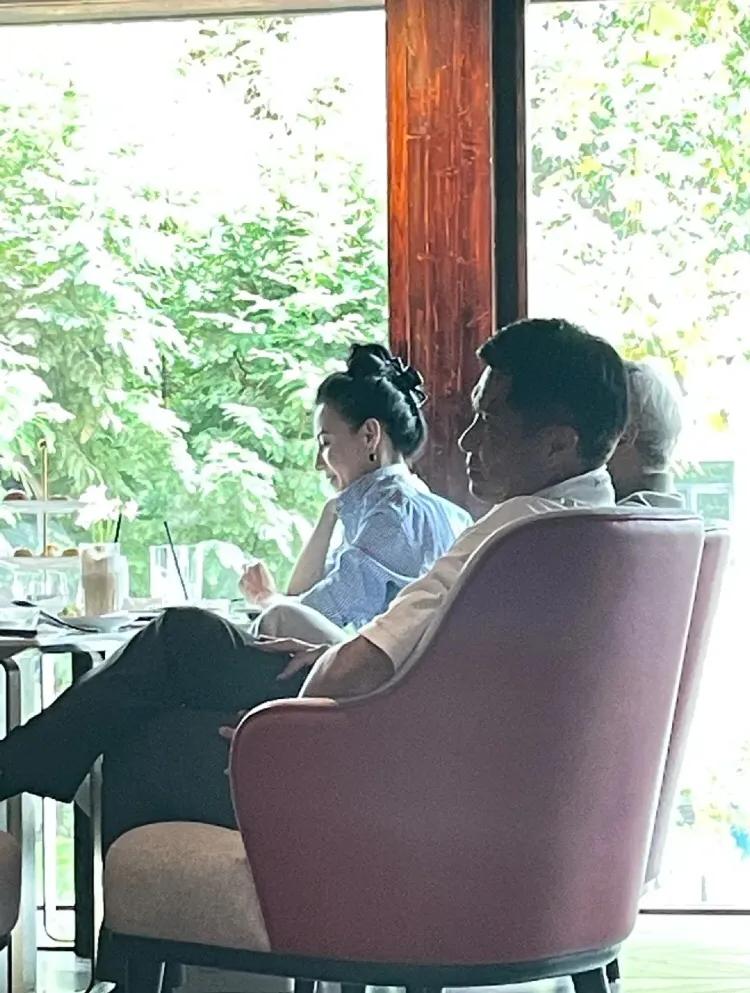 网友偶遇张柏芝大赞真人太美，高糊镜头难掩美貌，星范十足