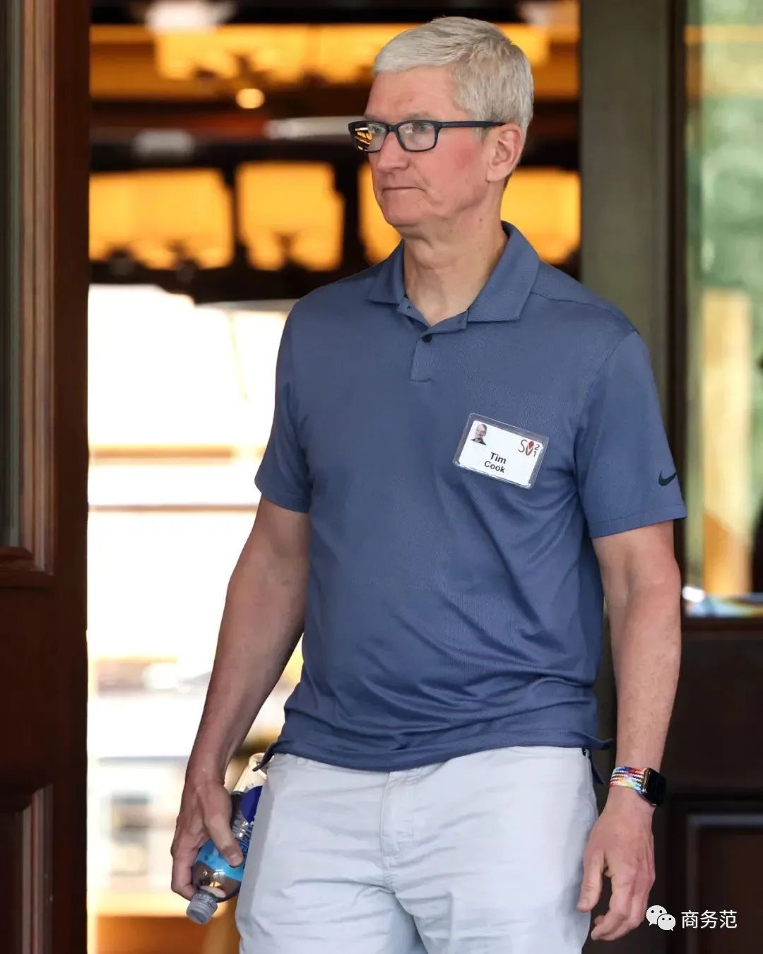 扎克伯格穿200块拖鞋聚会，暴露了全世界最有钱人“穿衣潜规则”