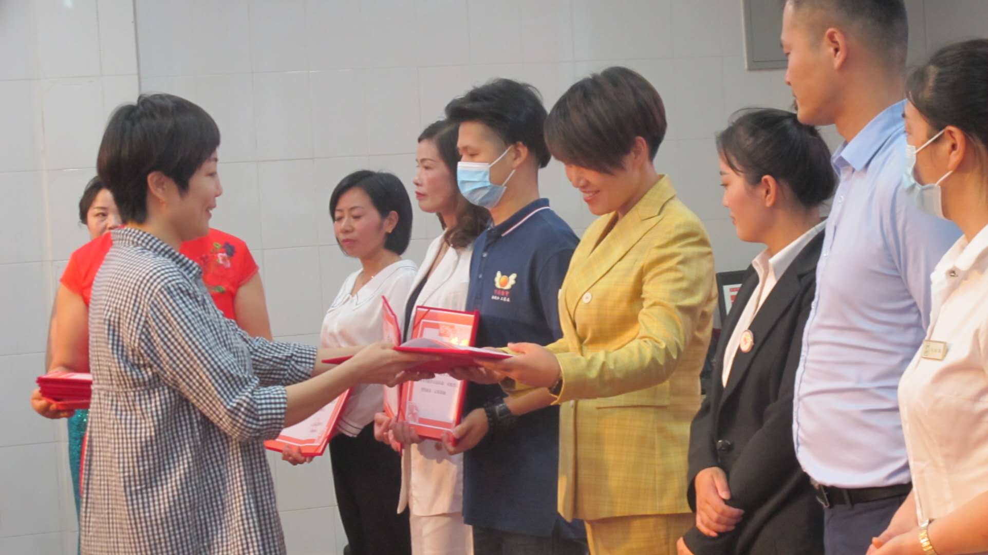 中牟县益奉社工服务中心慈善文艺汇演异彩纷呈