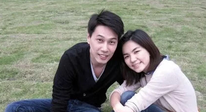 40岁Ella晒生活照，复式豪宅内景曝光，客厅装修得文艺又温馨