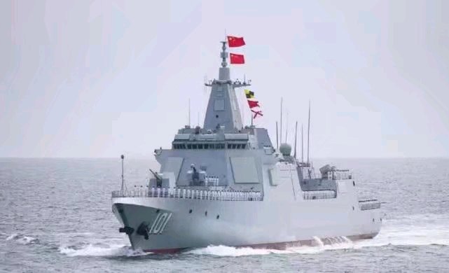 为何055大驱独占鳌头？国际专家：这是全球同类