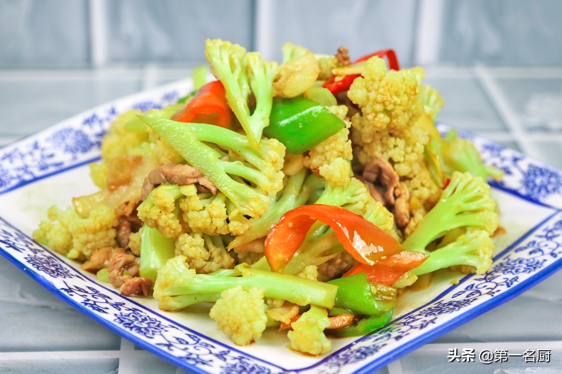 炒花菜有人焯水,有人过油,有人直接炒,这才是最正确的家常做法