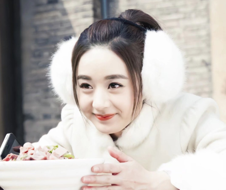 33 years old of Zhao Liying give birth to a graph to pour out of, wear home products to decide formal attire high, who still says she is postpartum show old