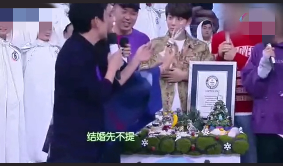 当关晓彤节目中被提到和鹿晗结婚，谁注意到何