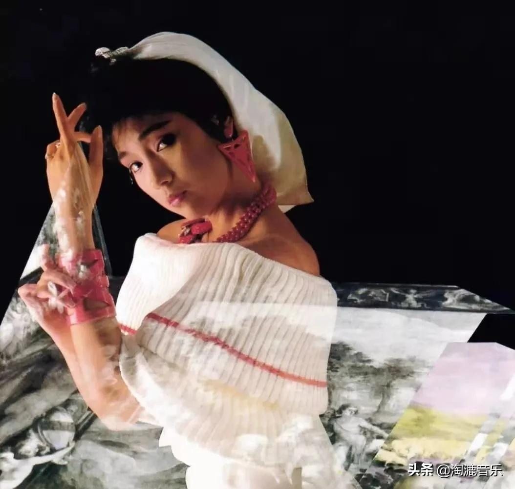 周星驰青梅竹马的街坊,嫁给最帅“杨康”,这个女人真如此好命?