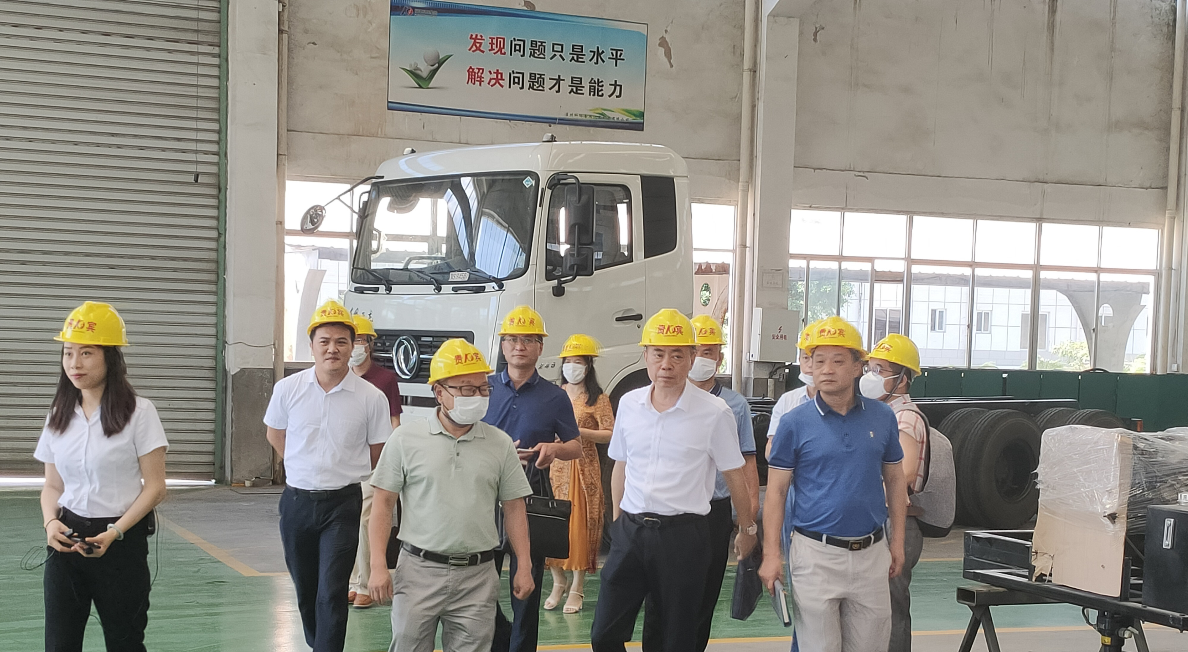 宣都会招商相助效劳中心主任施汉民一行莅临南宫NG28集团调研考察