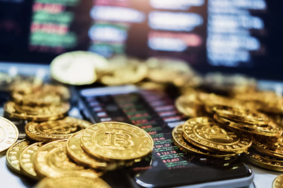 交易者扎堆进入估值过高的比特币信托基金，可能面临痛苦的退出