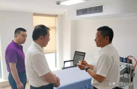 他32岁任国内著名三甲医院副院长，现为985大学副