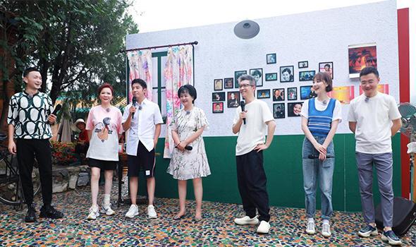 24岁进央视，32岁火炬手，娶BTV花旦春妮，“新国脸”刚强逆袭记