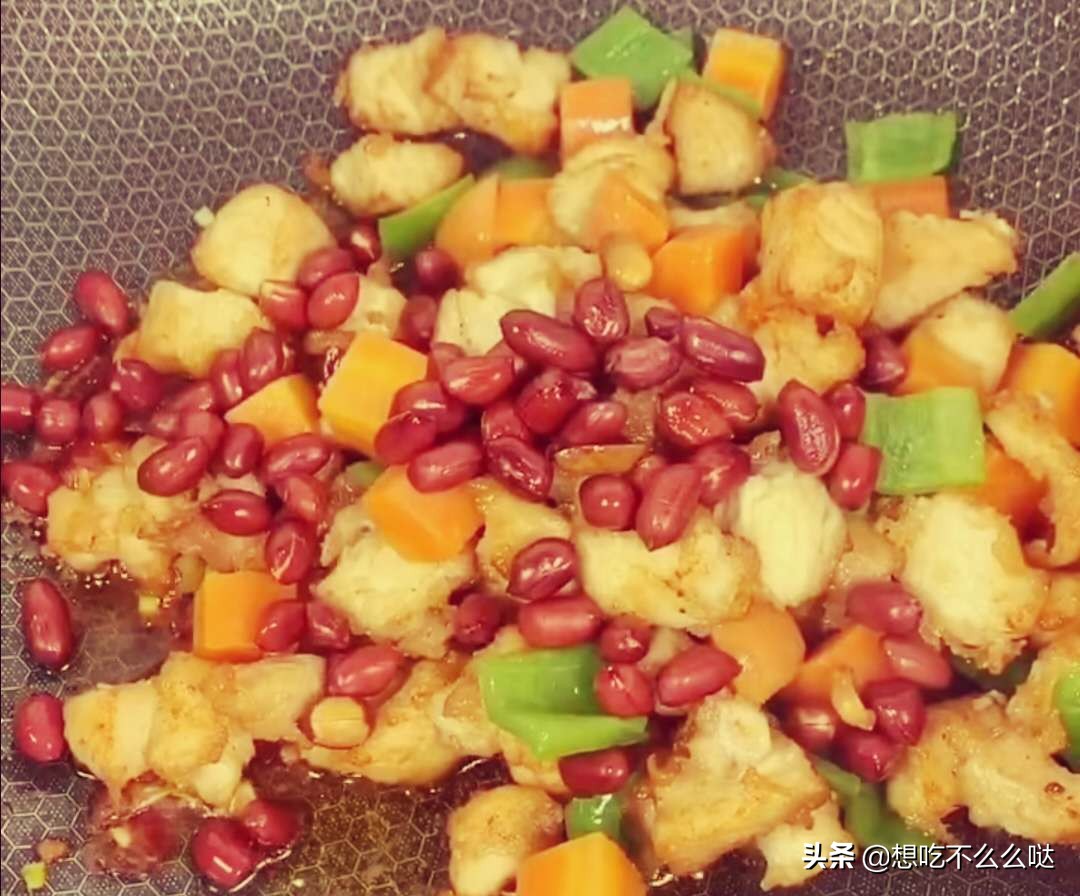 宫保鸡丁这么做，看着就有食欲，做法简单，又香又下饭，好好吃哦