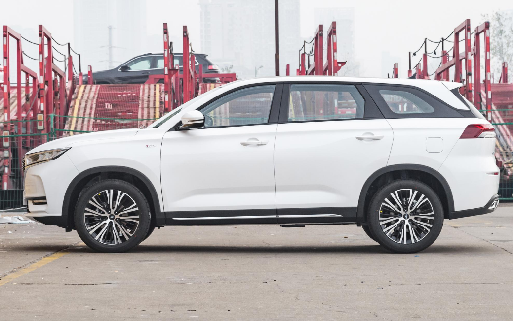 长安欧尚x7，轴距2米78，大空间SUV适合家用