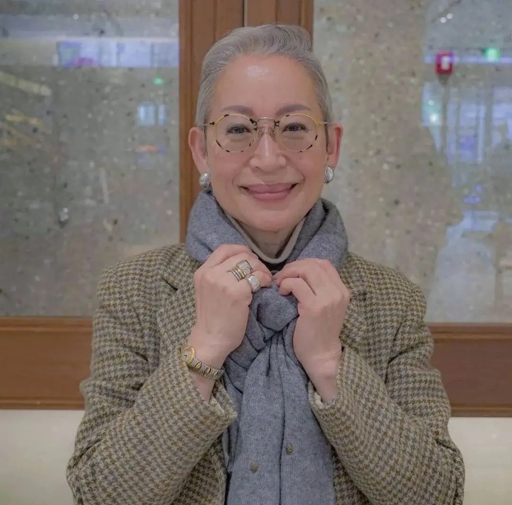 這位韓國奶奶確實令人欽佩，68歲依舊獨自美麗，值得學習