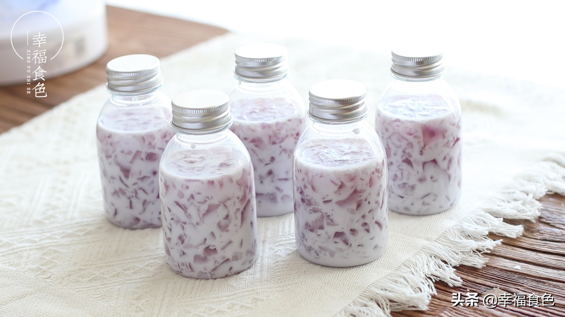 用吃剩的葡萄皮做的果冻，Q滑冰凉，一点不输外面买的