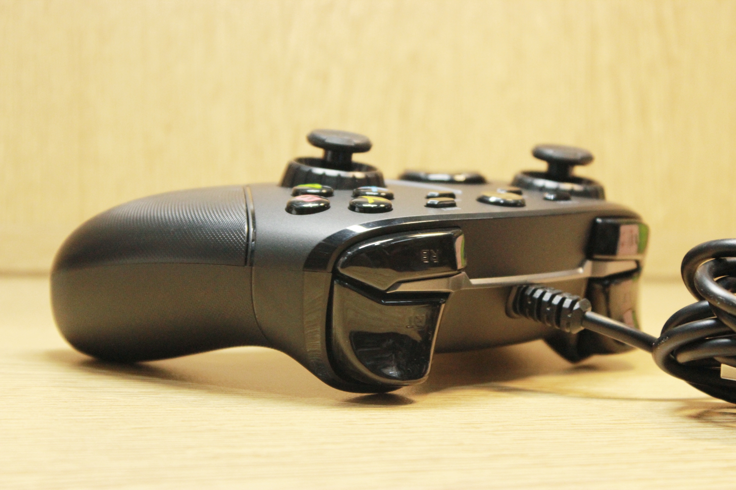 可调节摇杆灵敏度、有机械按键的北通阿修罗3游戏手柄到底好用吗