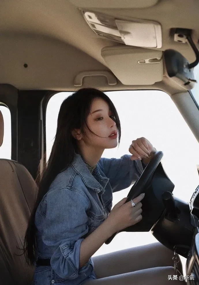顶流女网红为送男友出道开娱乐公司,这就是富婆的快乐?