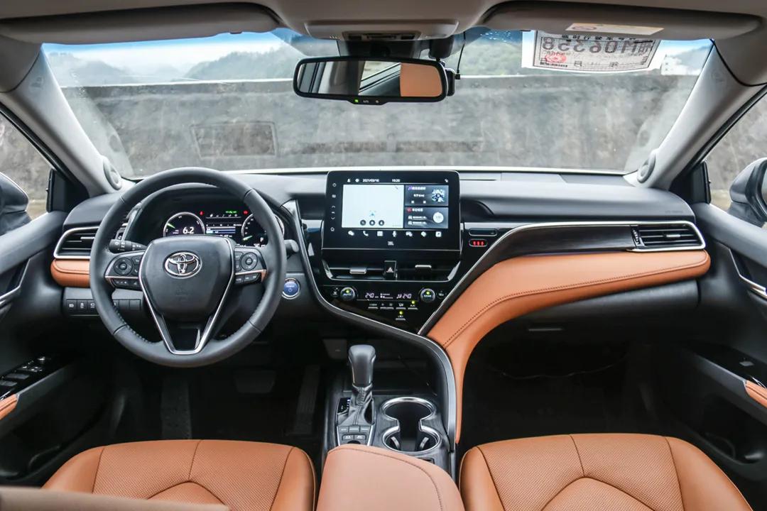 时代进步了，没想到新款凯美瑞都支持车载微信了