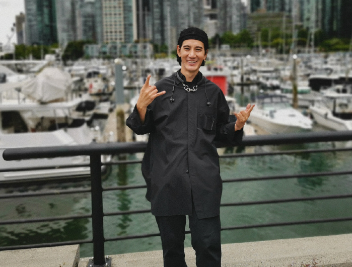 蒲巴甲点赞郑爽丑闻，十年前因走红毯产生过节