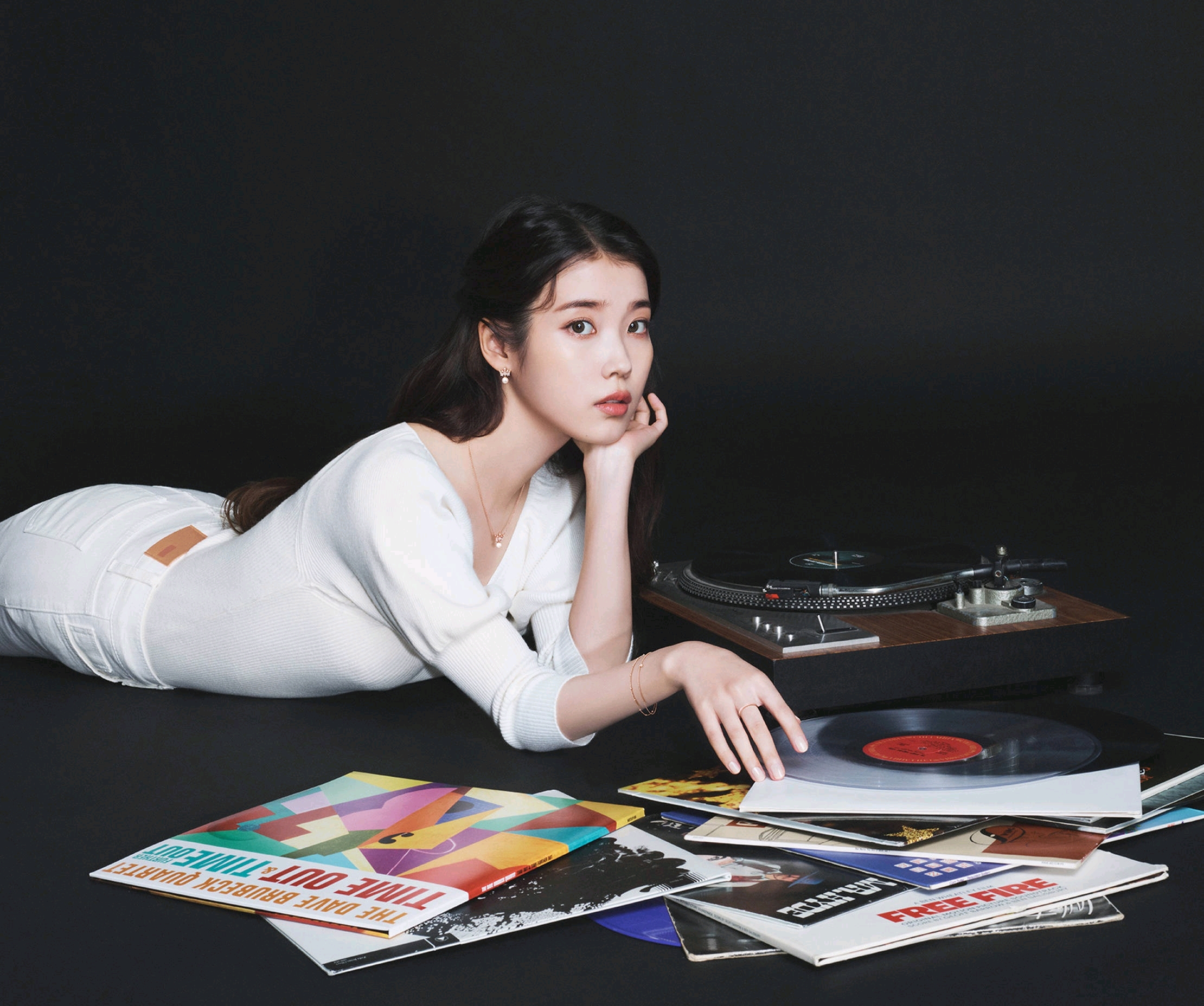 美丽姐姐今年3月正规5辑《lilac》,最近收录曲《celebrity》成了自己